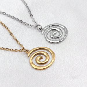 Collar de patrón asimétrico en espiral, de moda y versátil